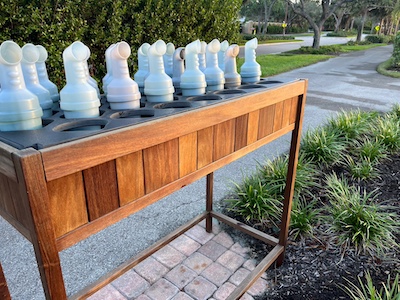 divot bottle holder table