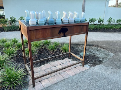 divot bottle holder table