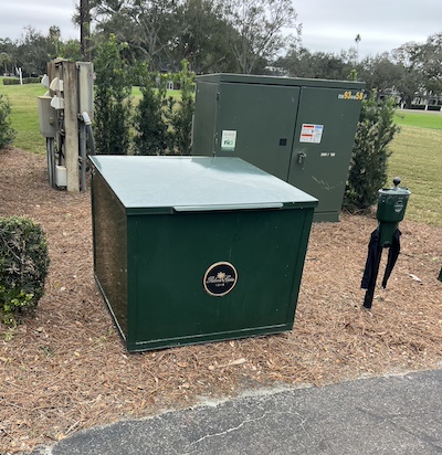 large metal divot mix box closed